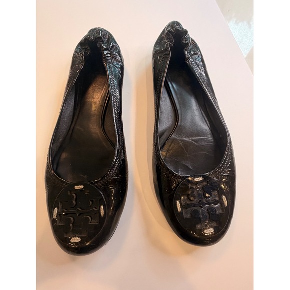 Tory Burch Shoes - Tory Burch Reva Black Patent Leather Ballet Flats Scrunch Back Size 9
